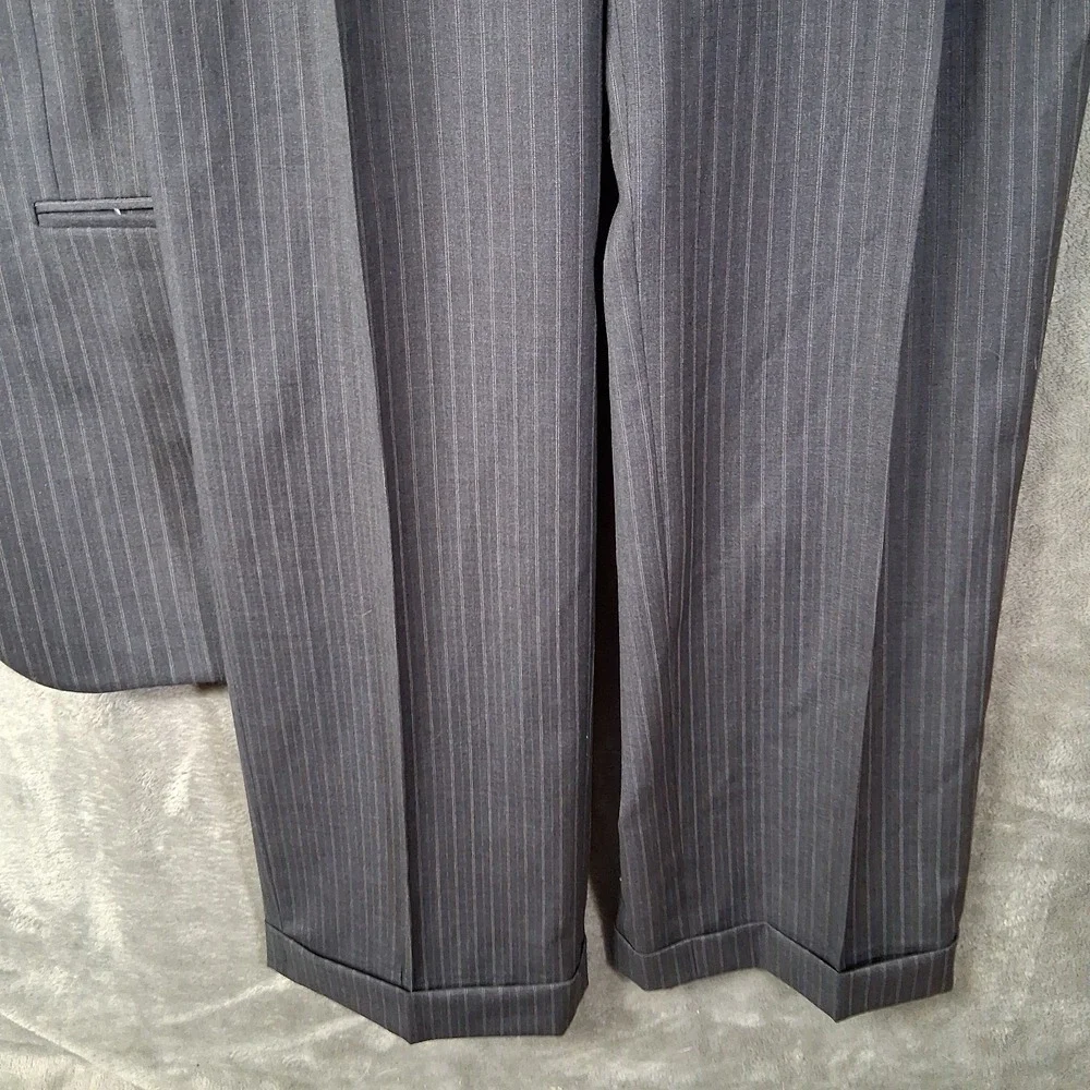 Jones New York 2 Piece Suit Men's 36R 28x28 Gray Striped 2 Button Front